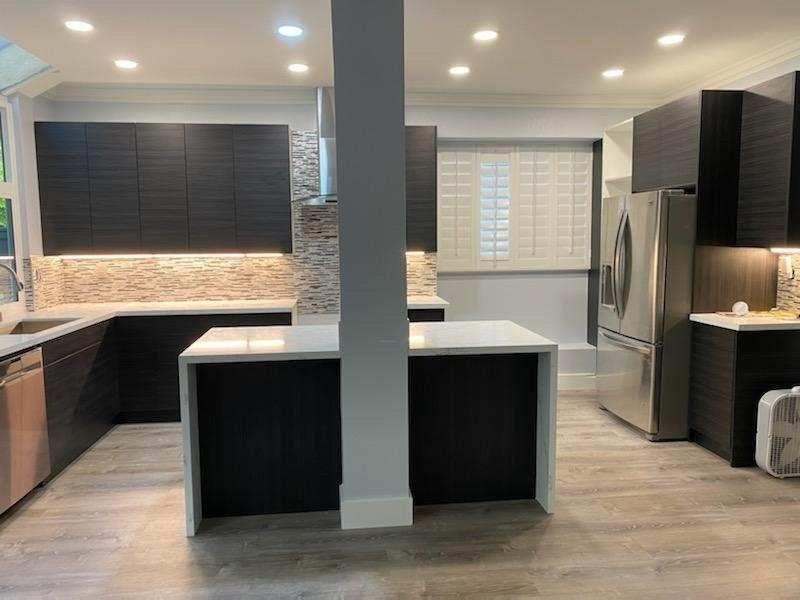 black and white modern kitchen