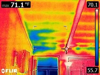 Thermal image of a ceiling showing temperature variations in red (warmest) to blue (coldest), indicating heat loss.