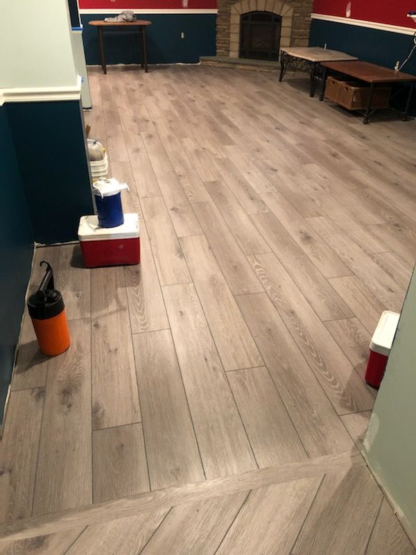 A living room with hardwood floors and a fireplace.