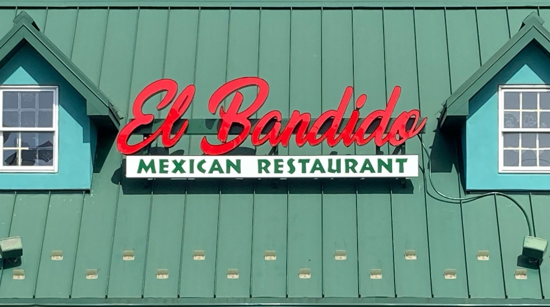 El Bandido Restaurant Signage