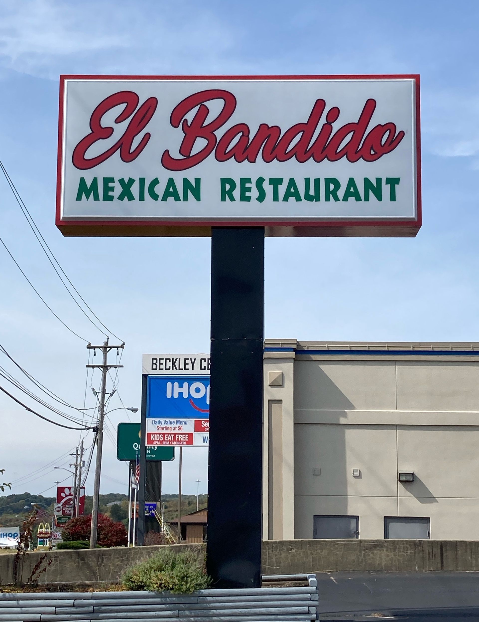 El Bandido Mexican Restaurant signage