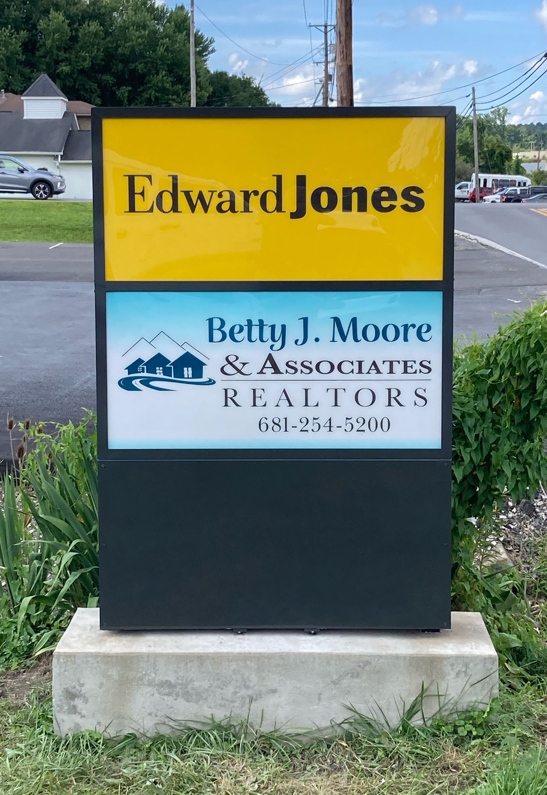 Lighted and Pole Signs