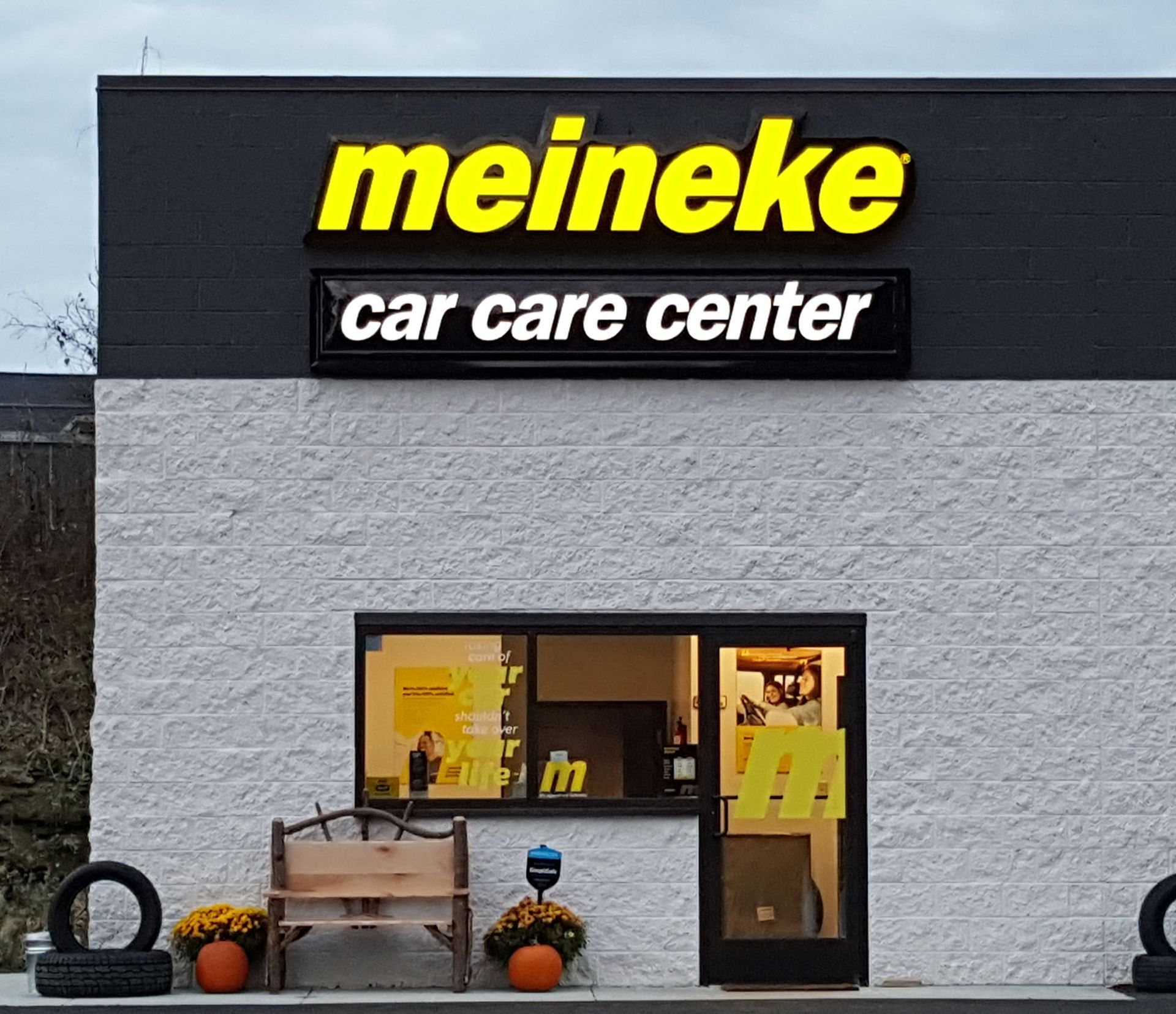 Lighted and Pole Signs