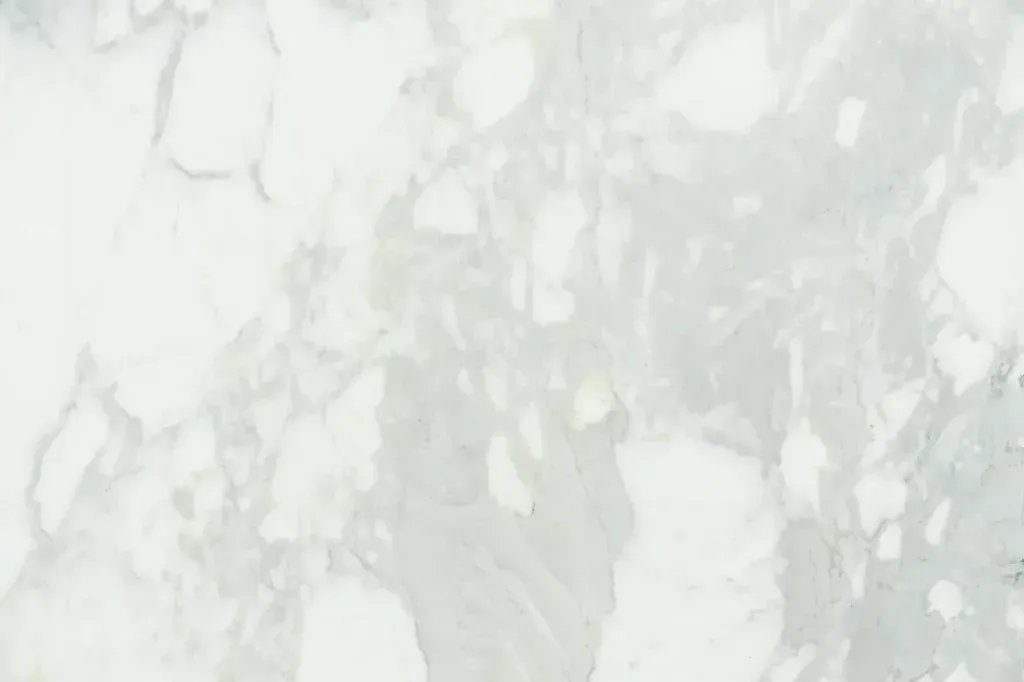 White marble surface with light gray veining and cloudy patterns
