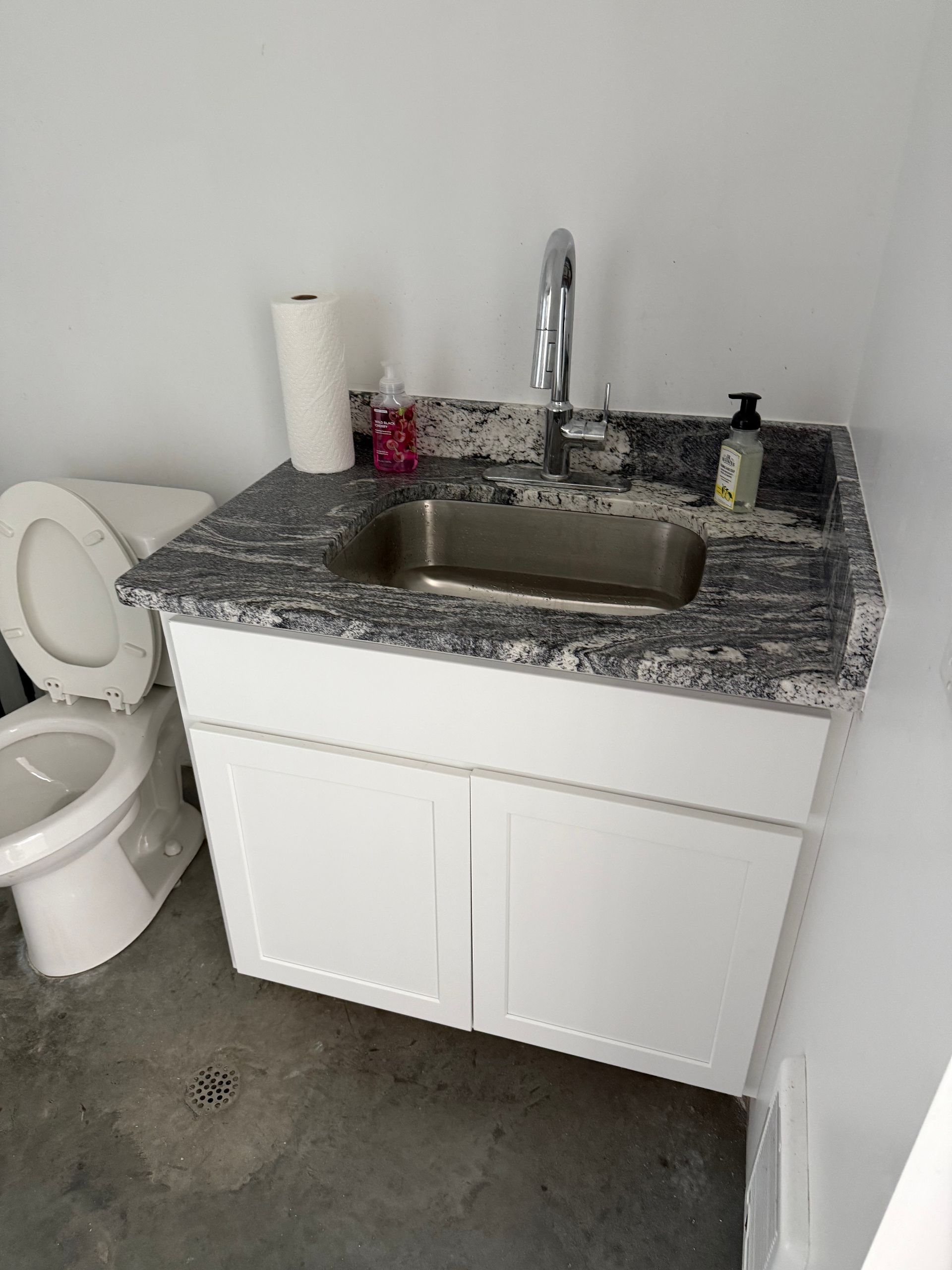 Marble bathroom countertop