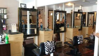 salon's beauty stations