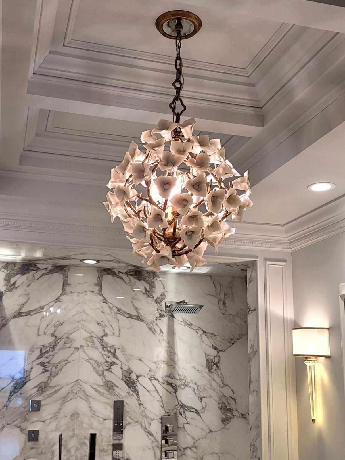 A bathroom with a chandelier hanging from the ceiling
