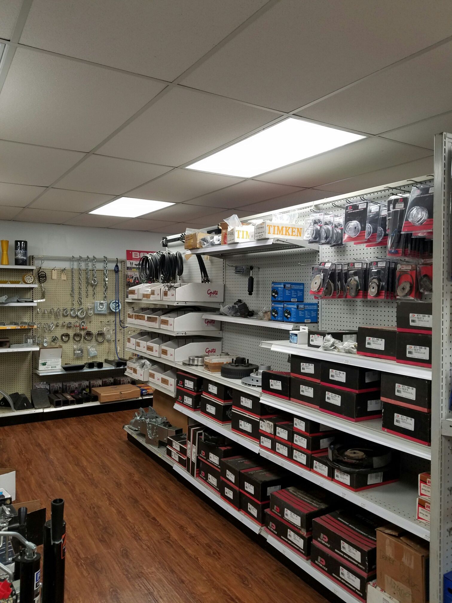 A store filled with lots of shelves and boxes of tools.
