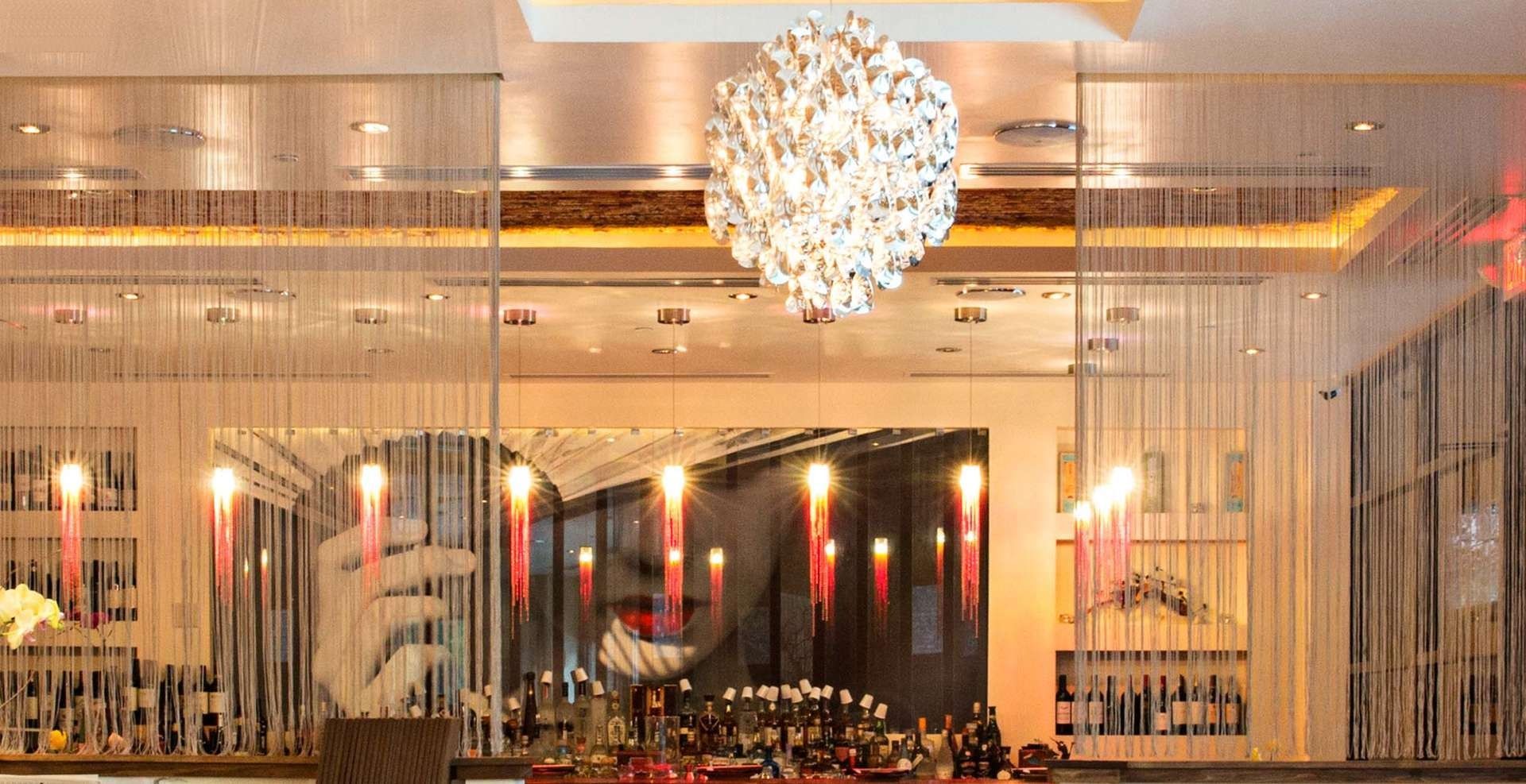 A restaurant with a large chandelier hanging from the ceiling.
