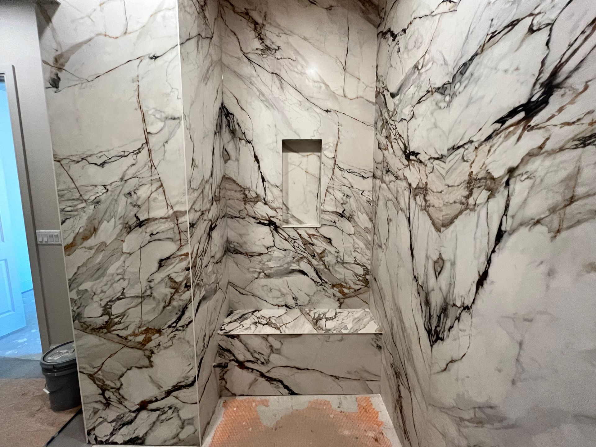 Bathroom with quartz wall