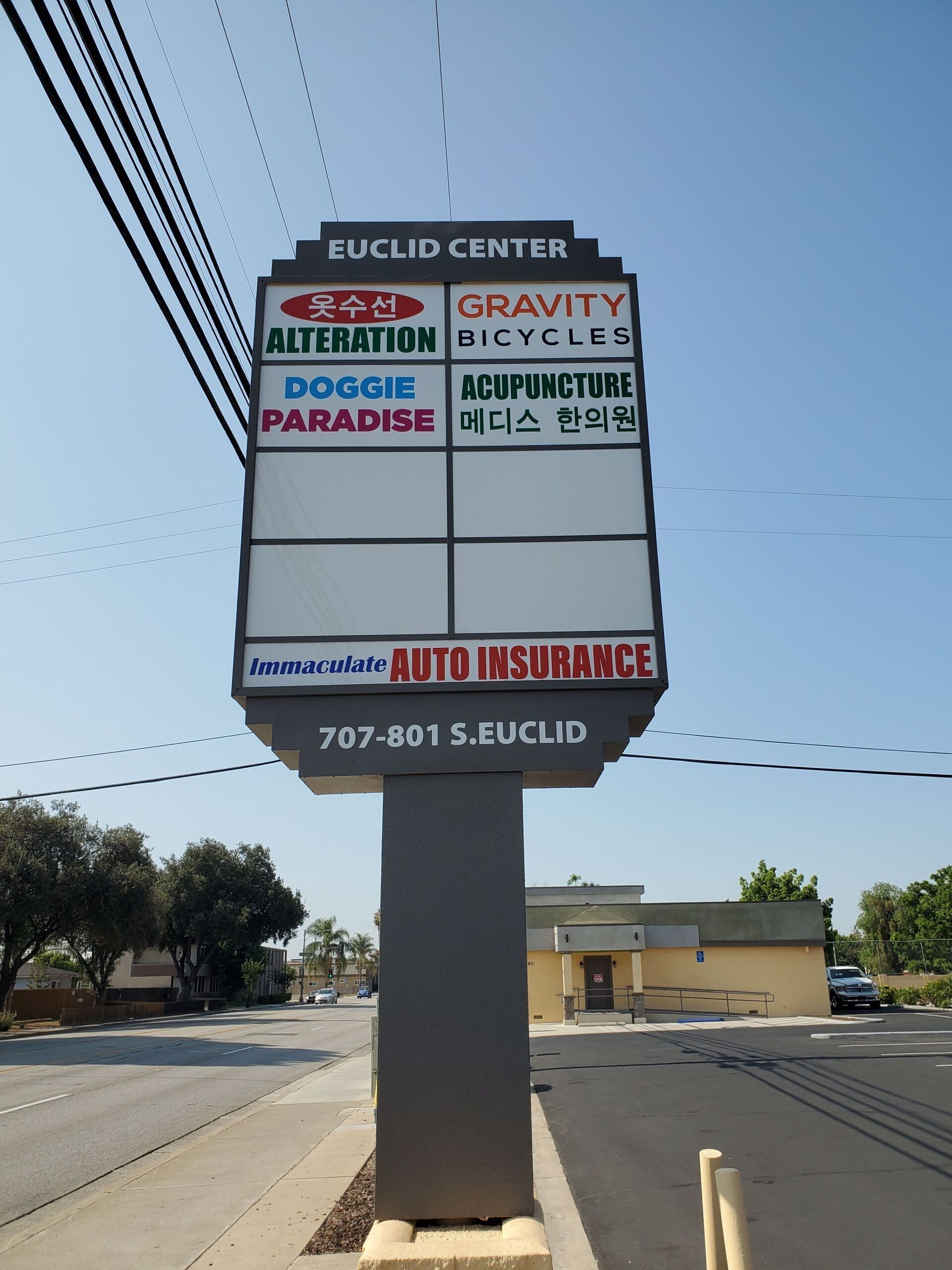 A sign that says euclid center on it