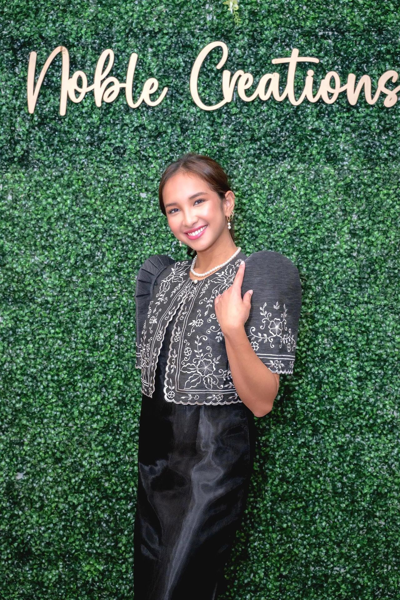 Woman wearing a Filipiniana bolero