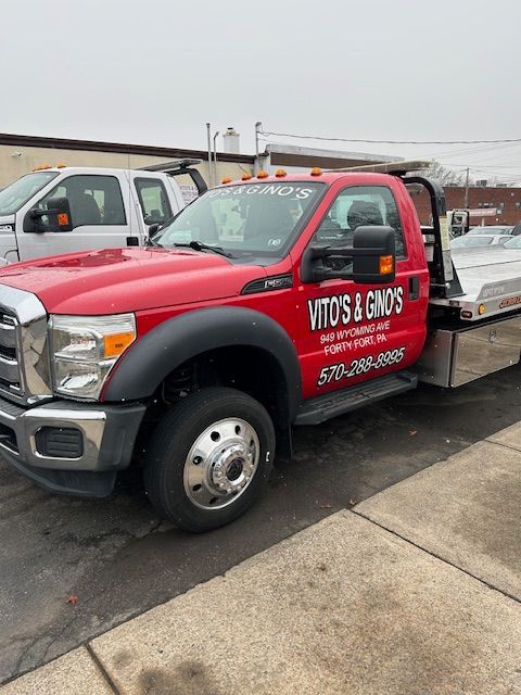 2015 Ford F-550 is parked on the side of the road