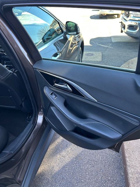 2018 Infiniti QX30 Premium right door