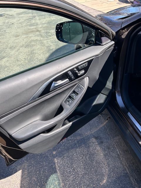 2018 Infiniti QX30 Premium left door