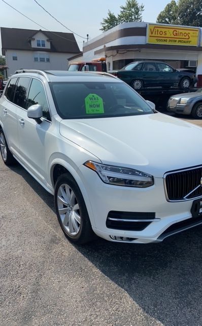 2019 Volvo XC90 right and front side