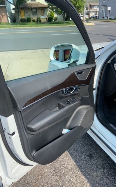 2019 Volvo XC90 left door open