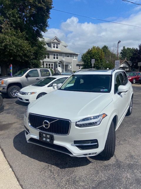 2019 Volvo XC90 left front side