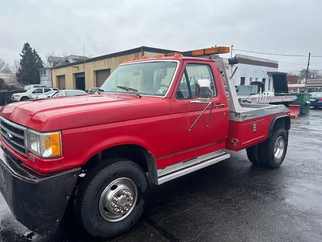 a 1989 Ford F-450  is parked in a parking lot