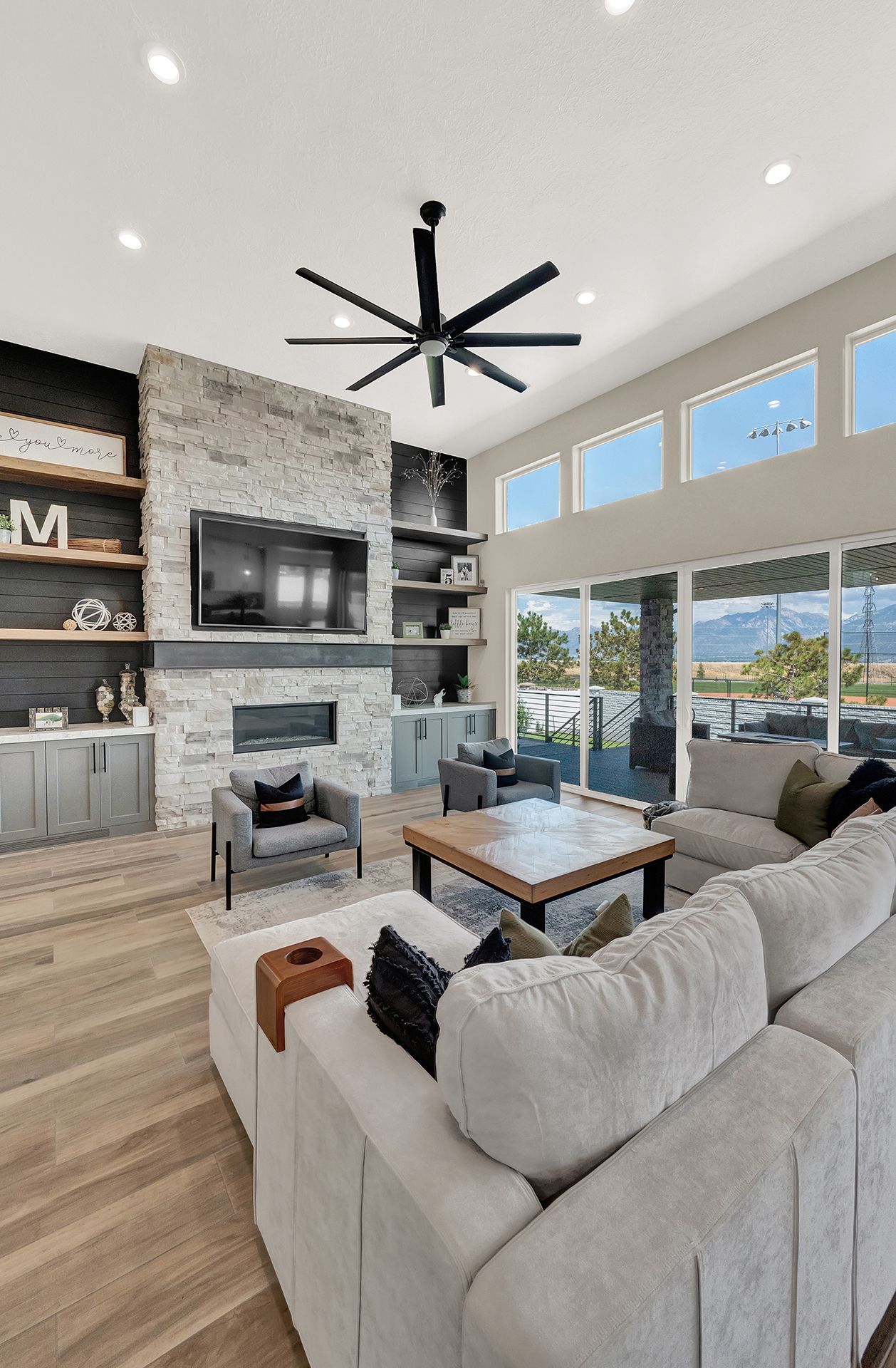 A living room filled with furniture and a ceiling fan.