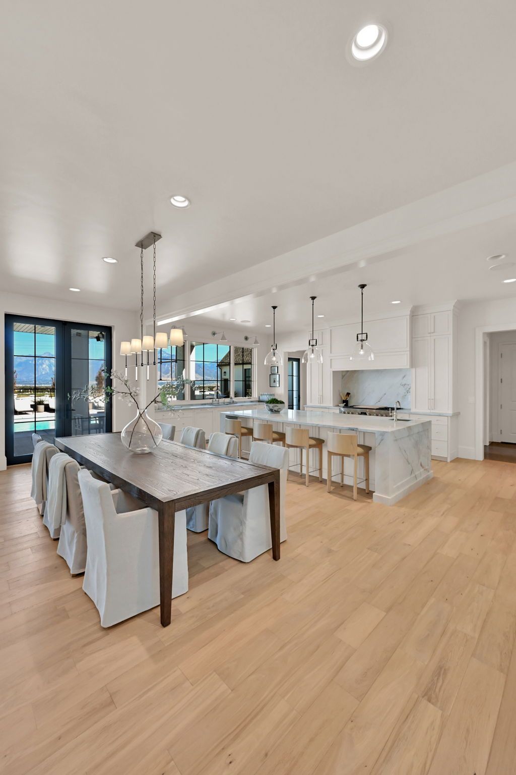 There is a dining table and chairs in the middle of the room.