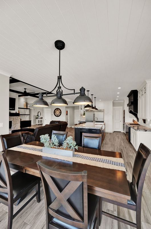 There is a dining table and chairs in the middle of the room.