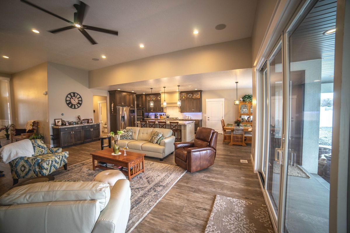 A living room filled with furniture and a ceiling fan.