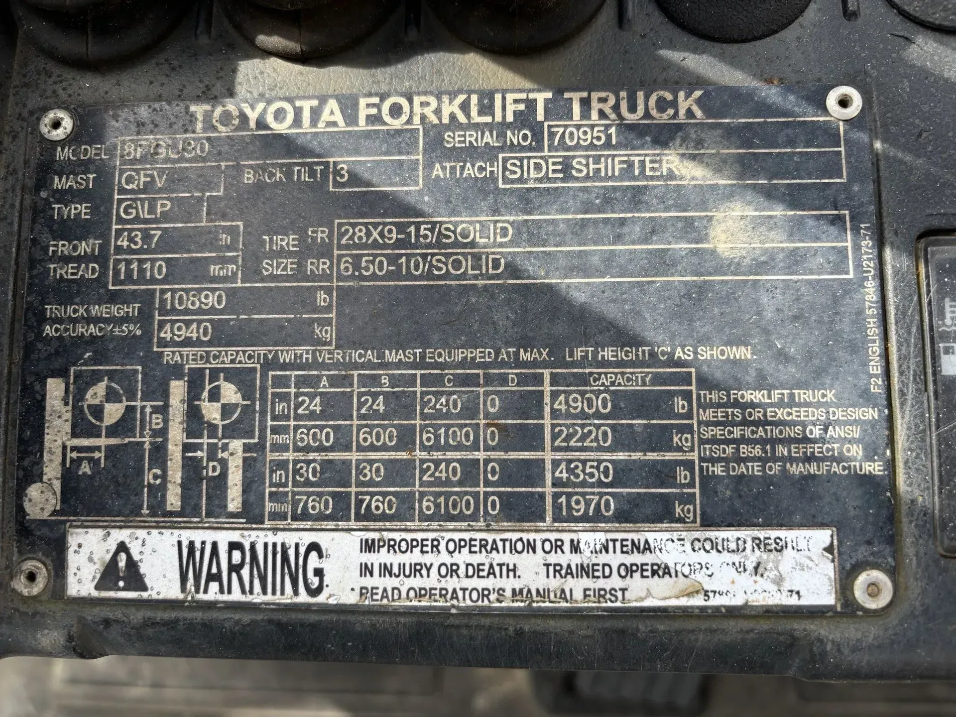Toyota forklift truck data plate with specifications, including tire sizes and weight capacities.