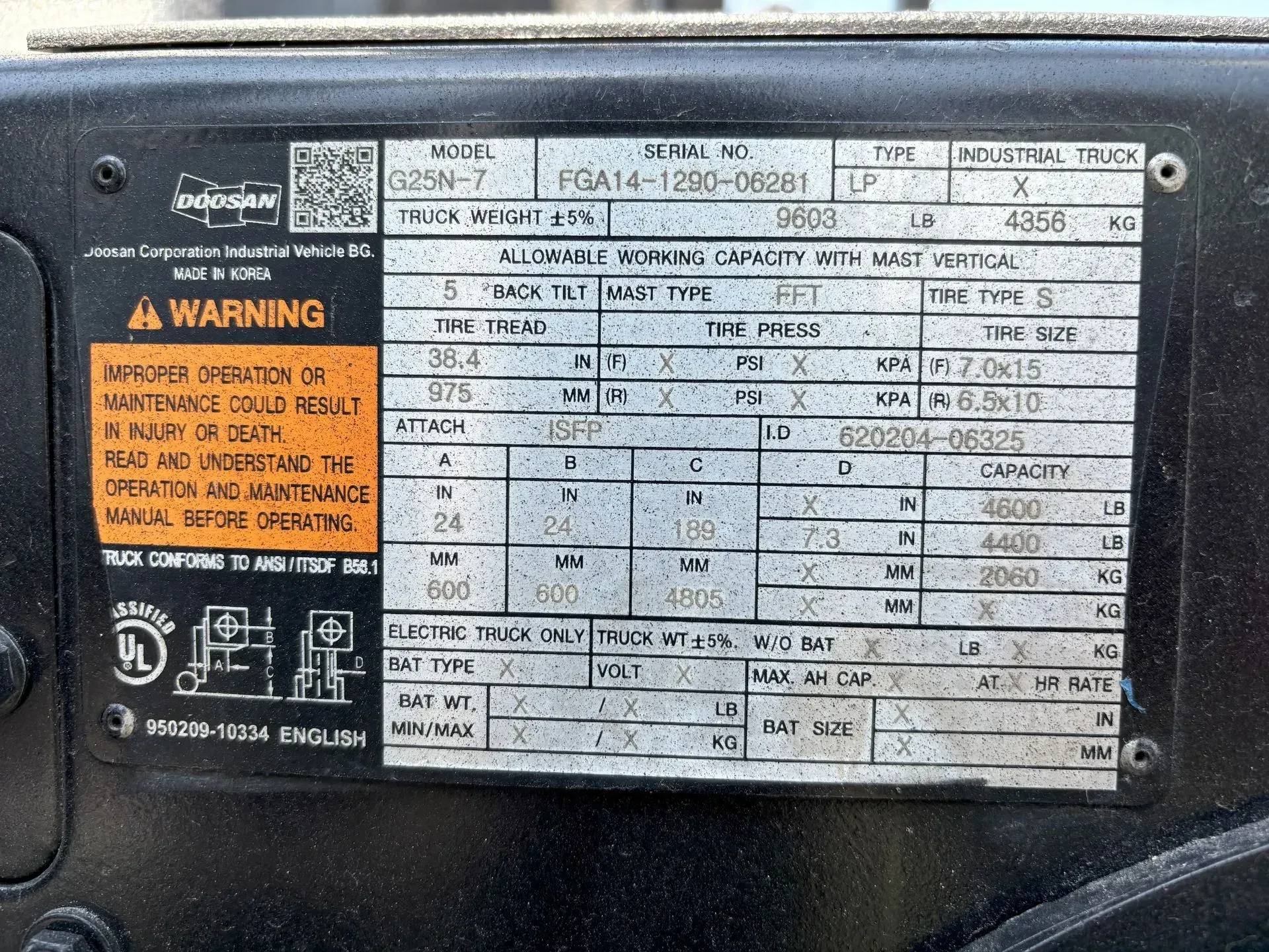 A metal plate with text and numbers, including a warning and specifications for an electric industrial truck.