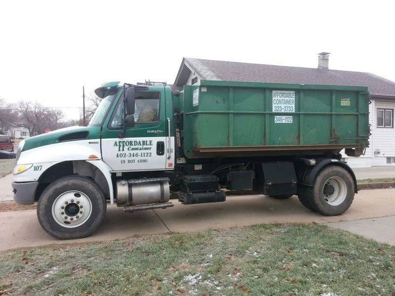 Dumpster truck