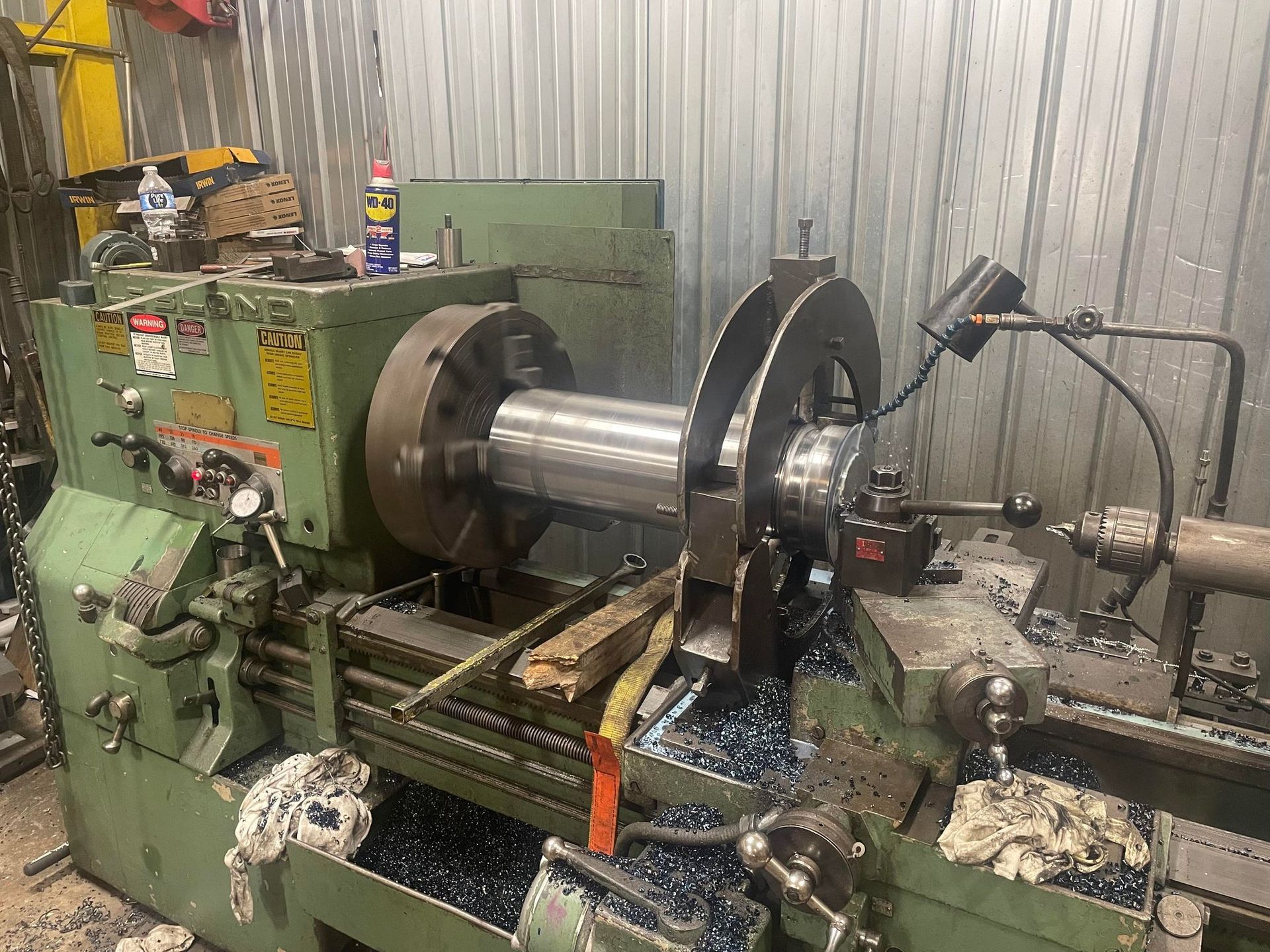 Machine grinding metal