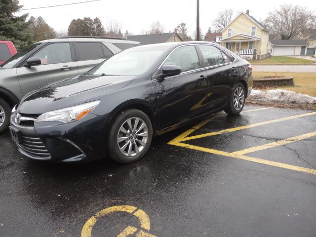 Black car parked zoomed out