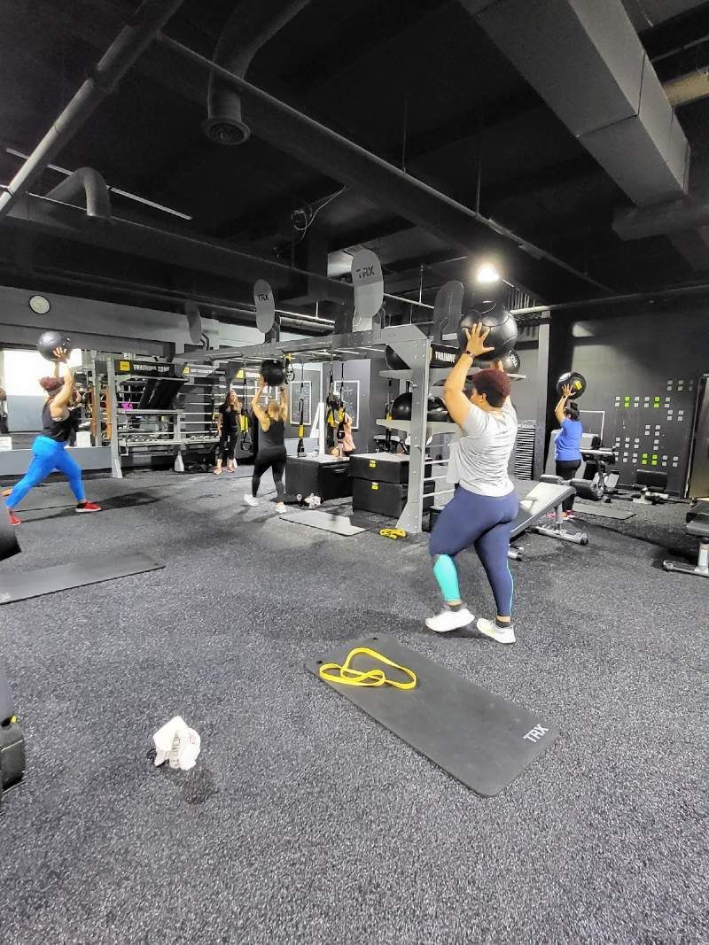 A group of people are doing exercises in a gym.