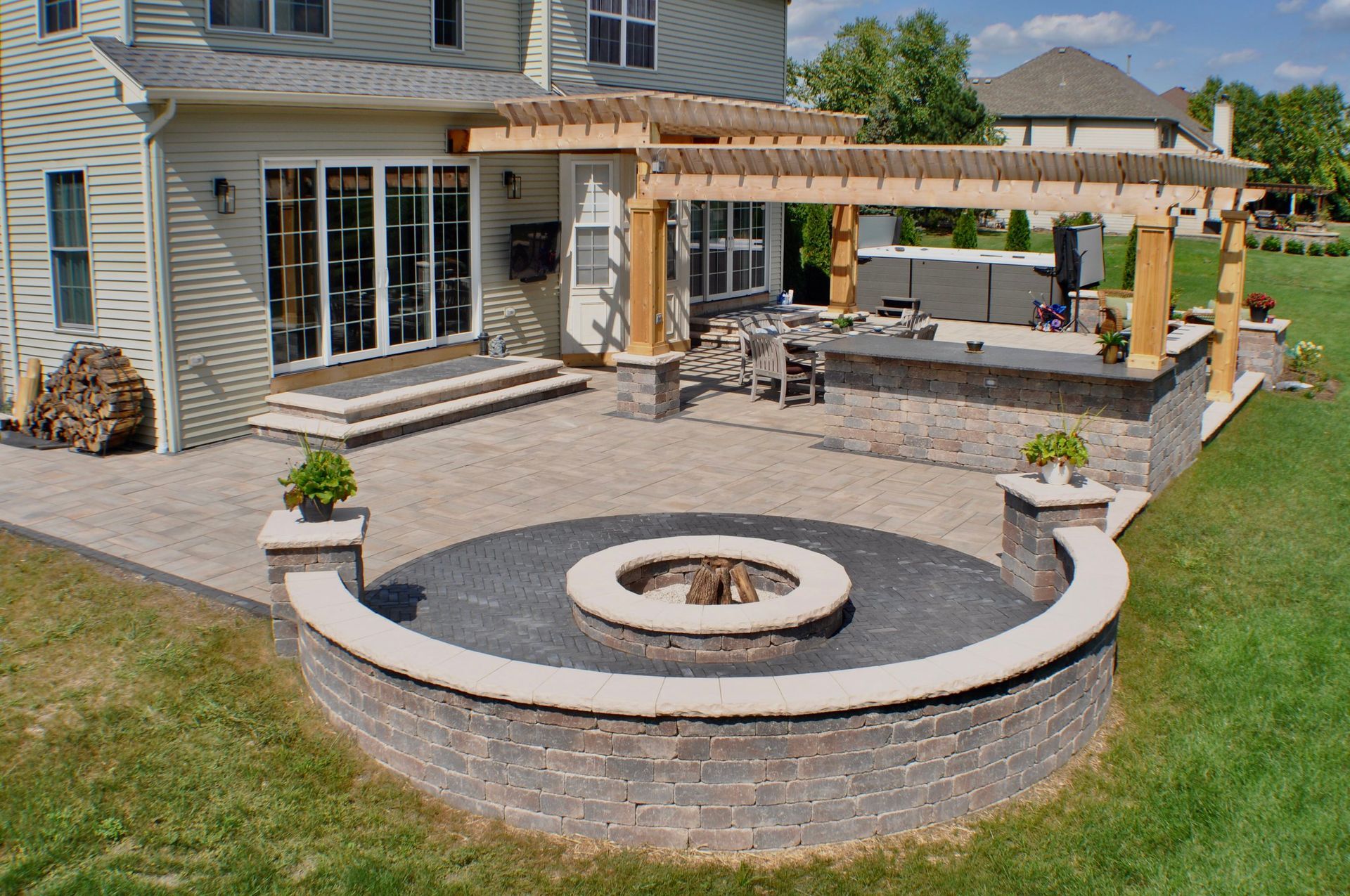 there is a fire pit in the middle of the patio