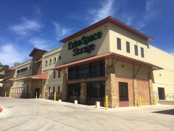 A large building with a sign that says extra space storage