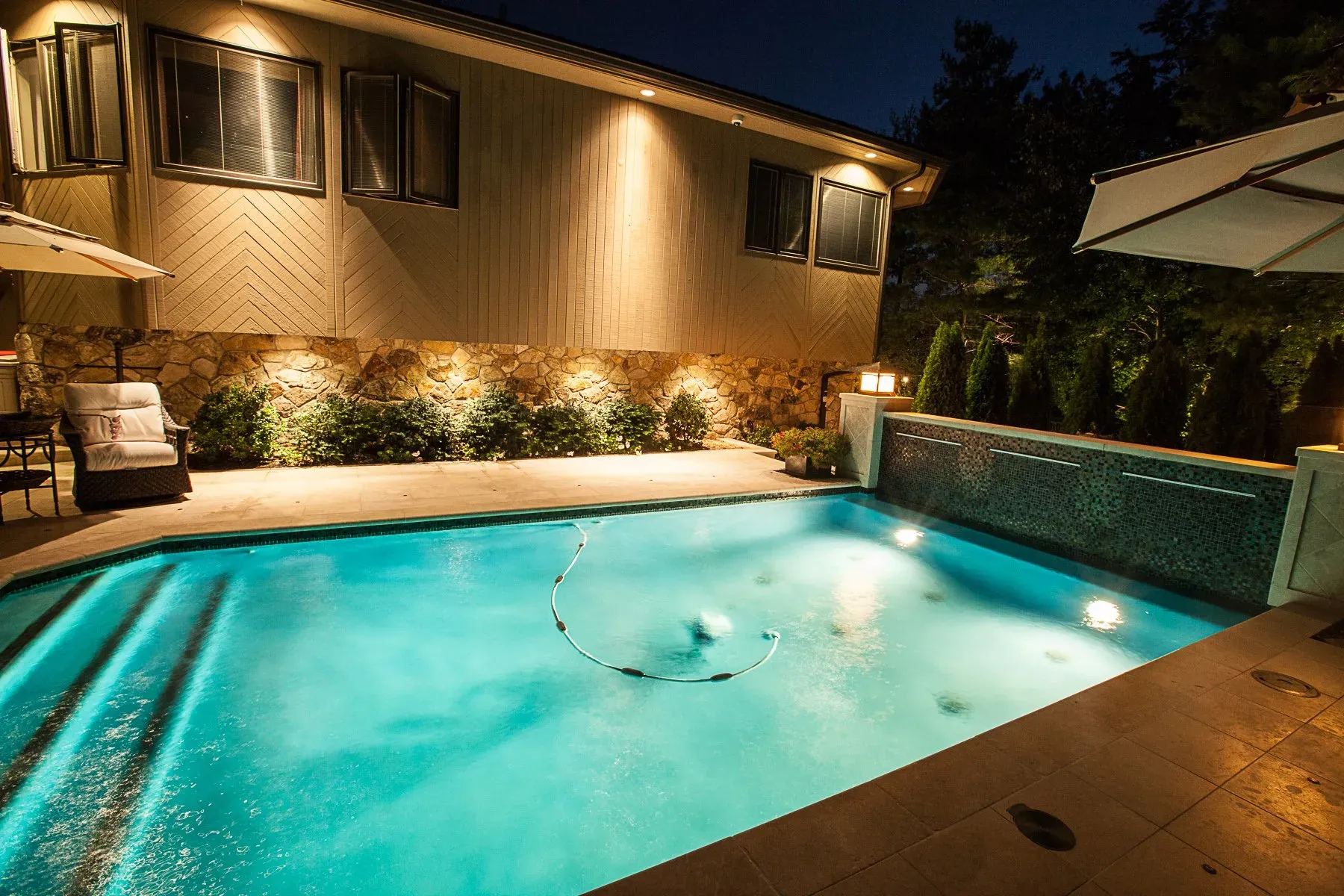 landscape lighting and custom outdoor pool lighting