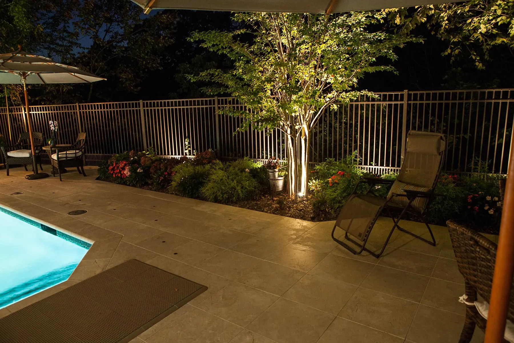 Custom outdoor tree lighting