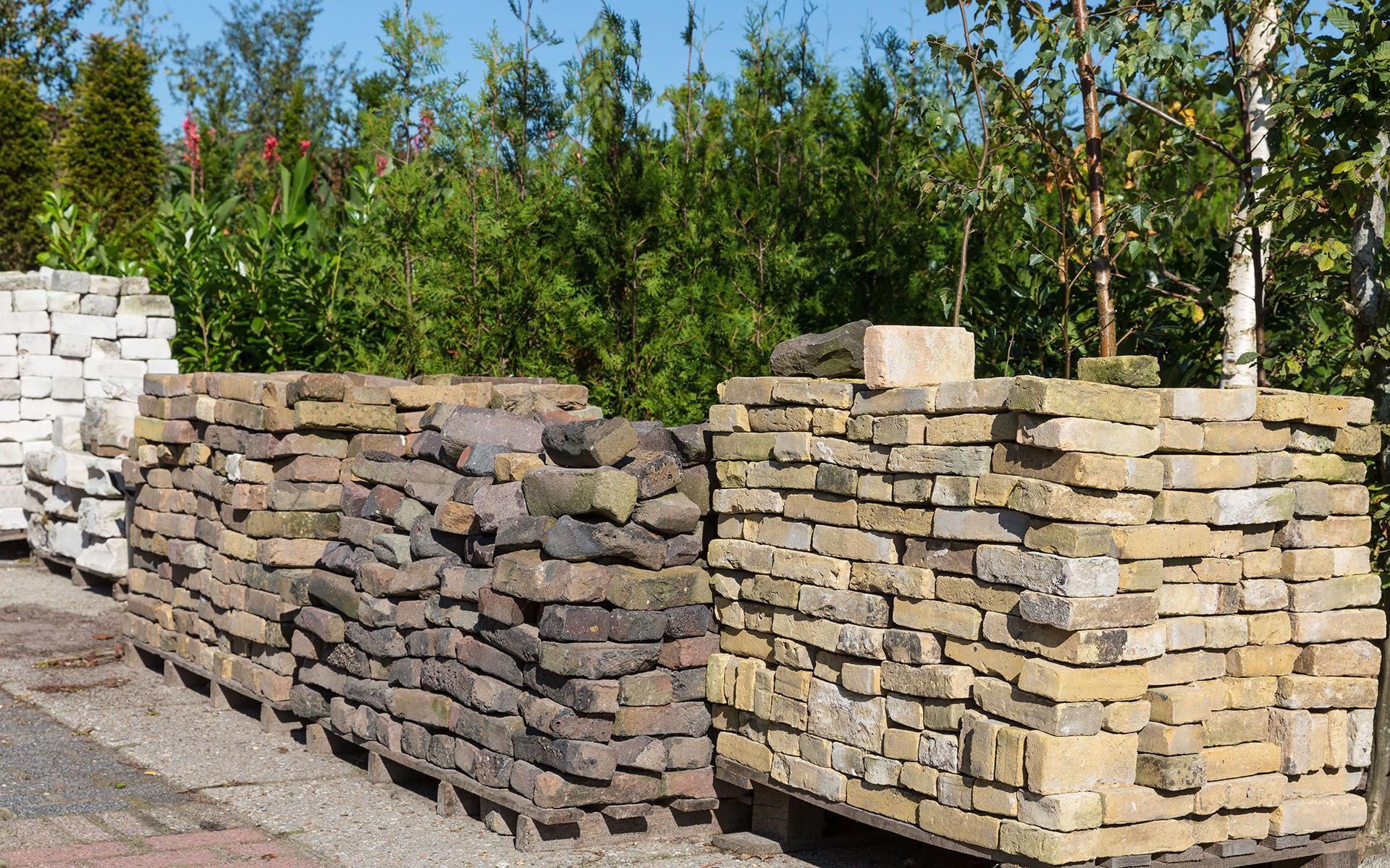 A pile of bricks is sitting on top of a wooden pallet.