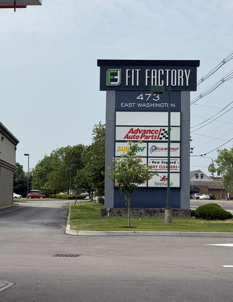 A sign that says fit factory on it