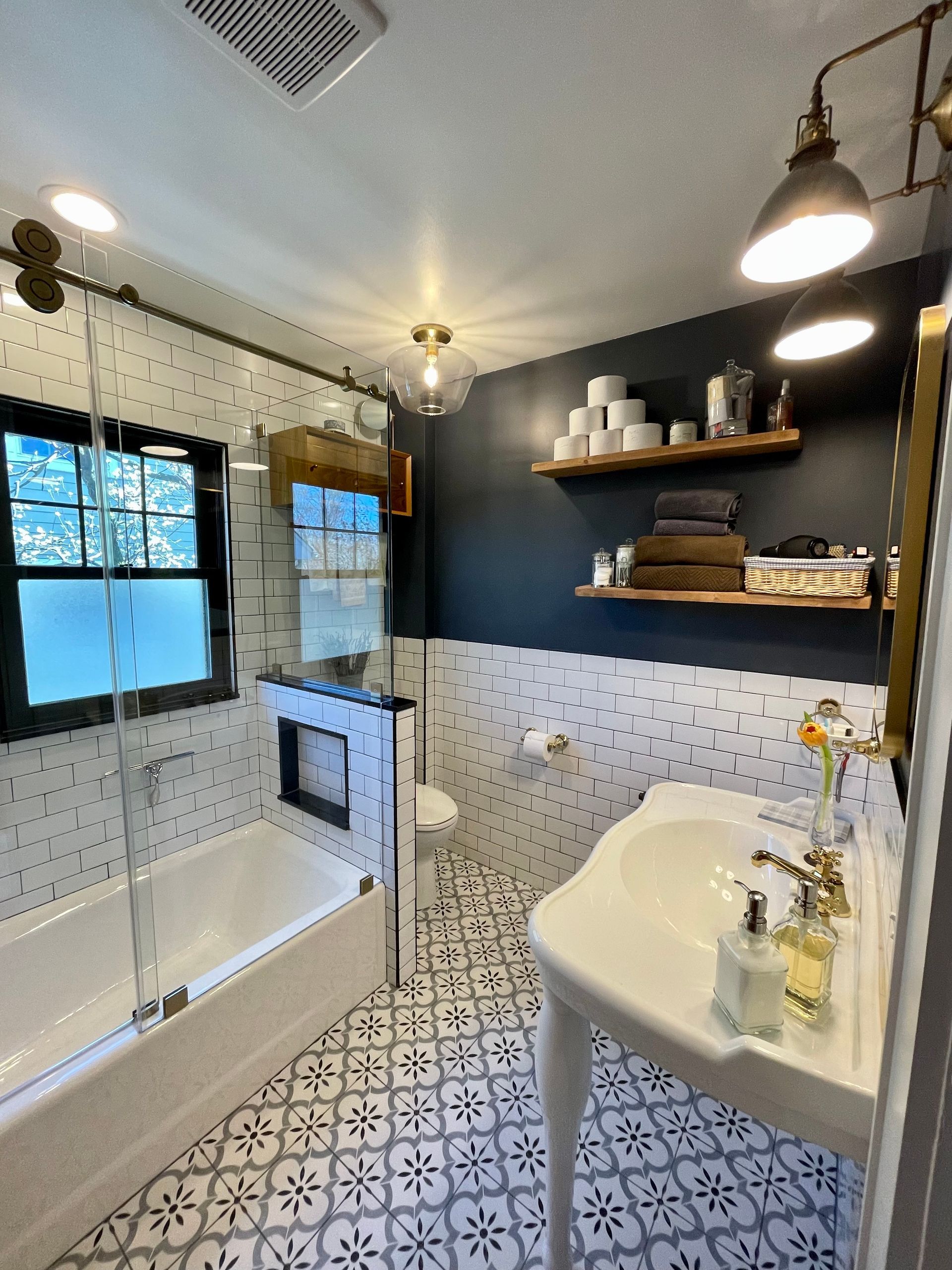 A bathroom with a sink, bathtub, and mirror