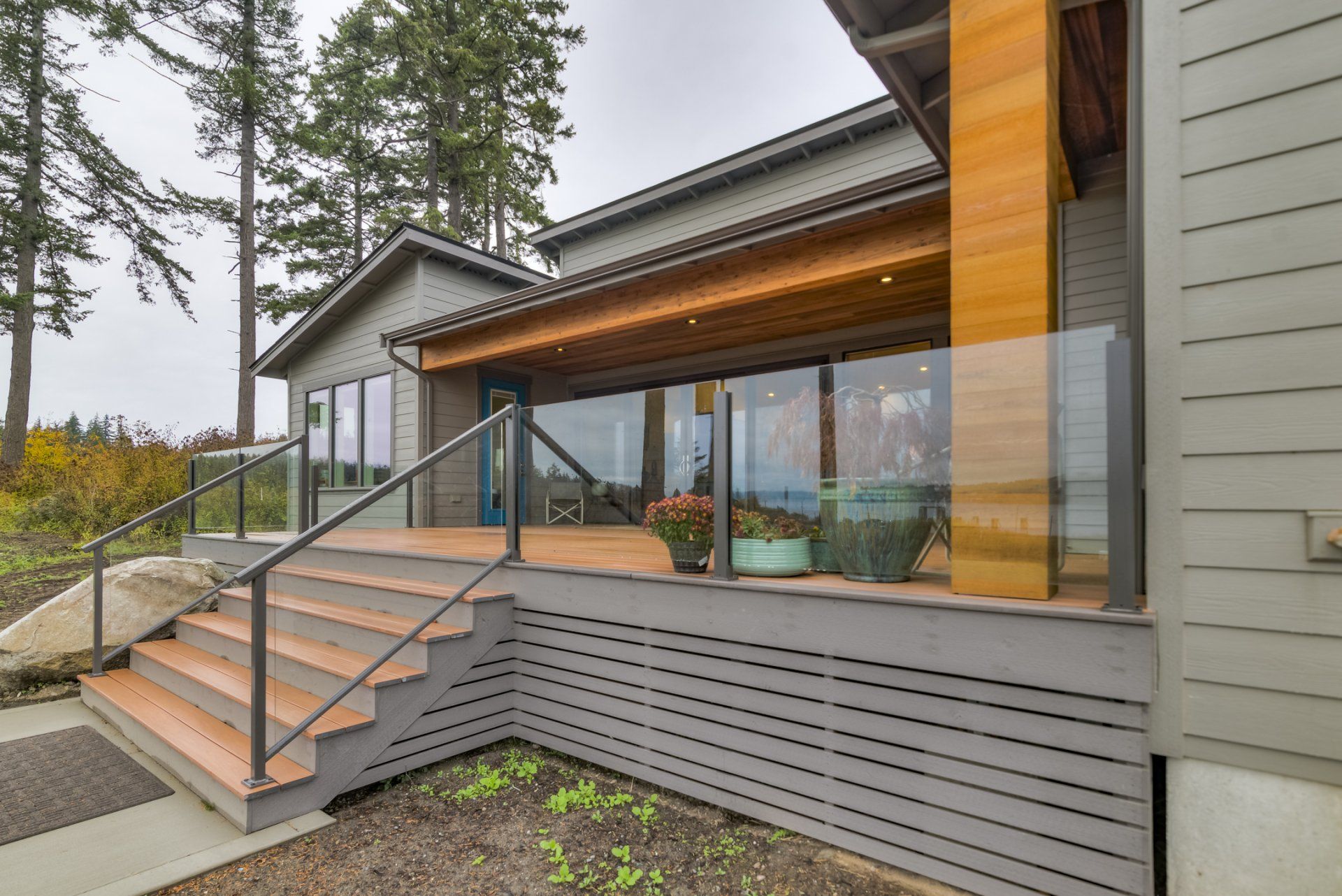 Exterior - front steps