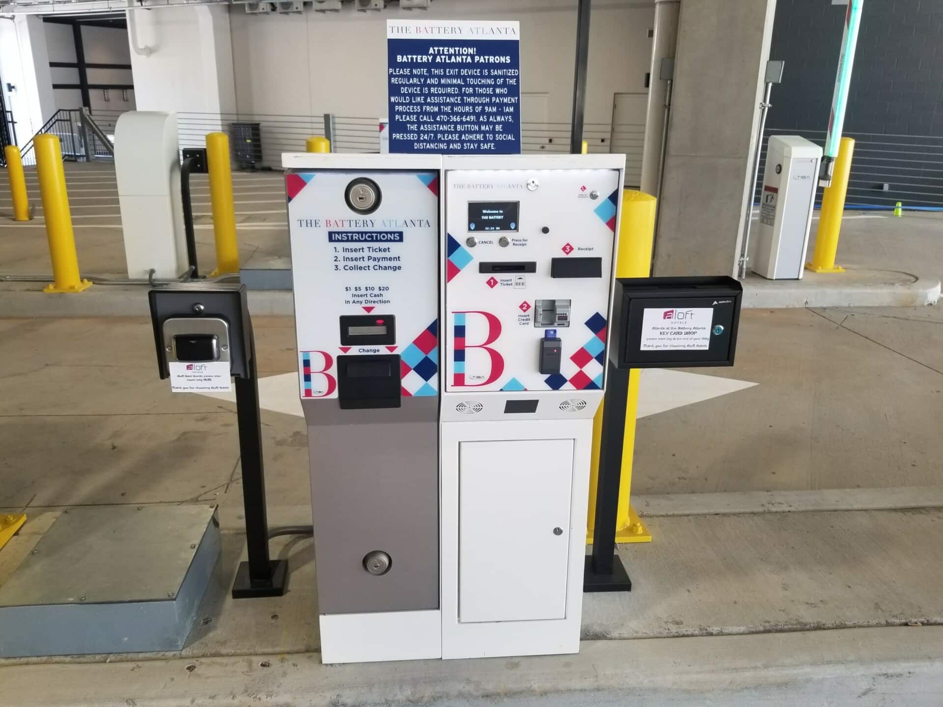 A parking meter with the letter b on it