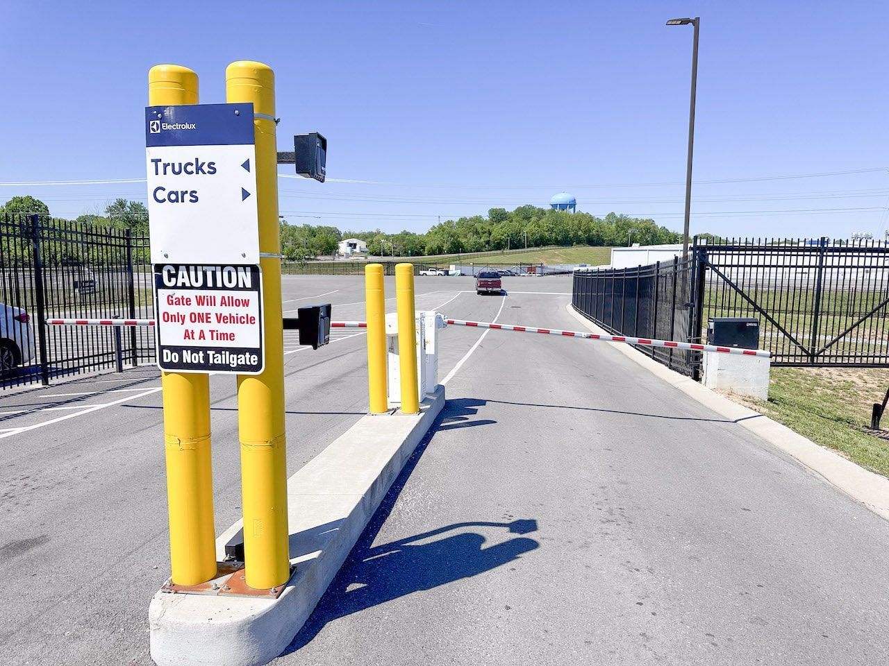 A yellow pole with a sign that says caution on it