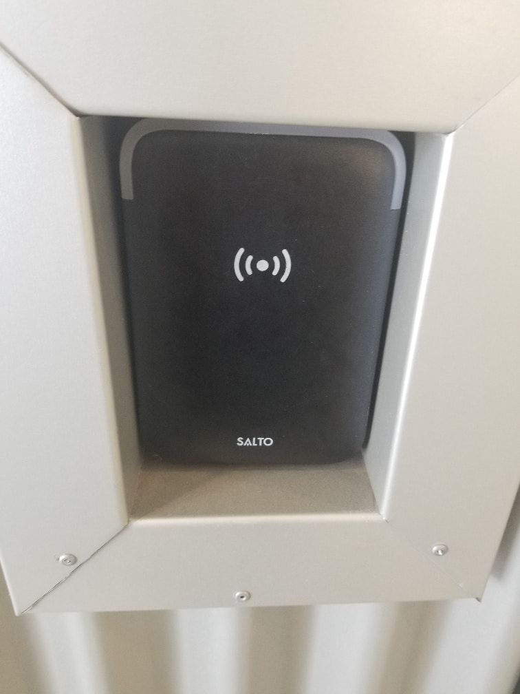 A black box with the word salto on it