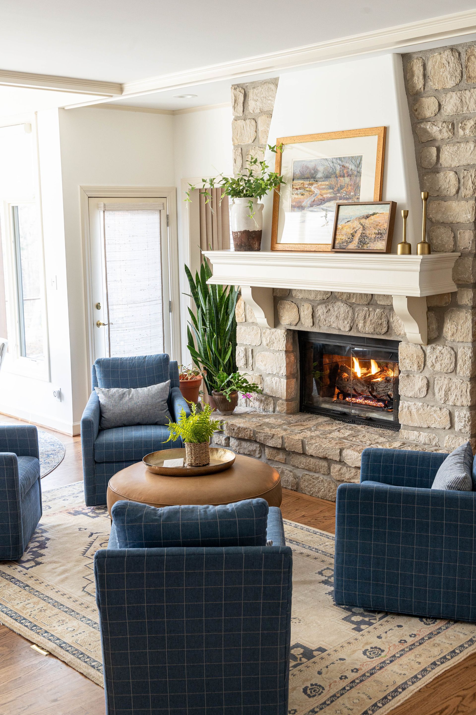 A living room filled with furniture and a fireplace.