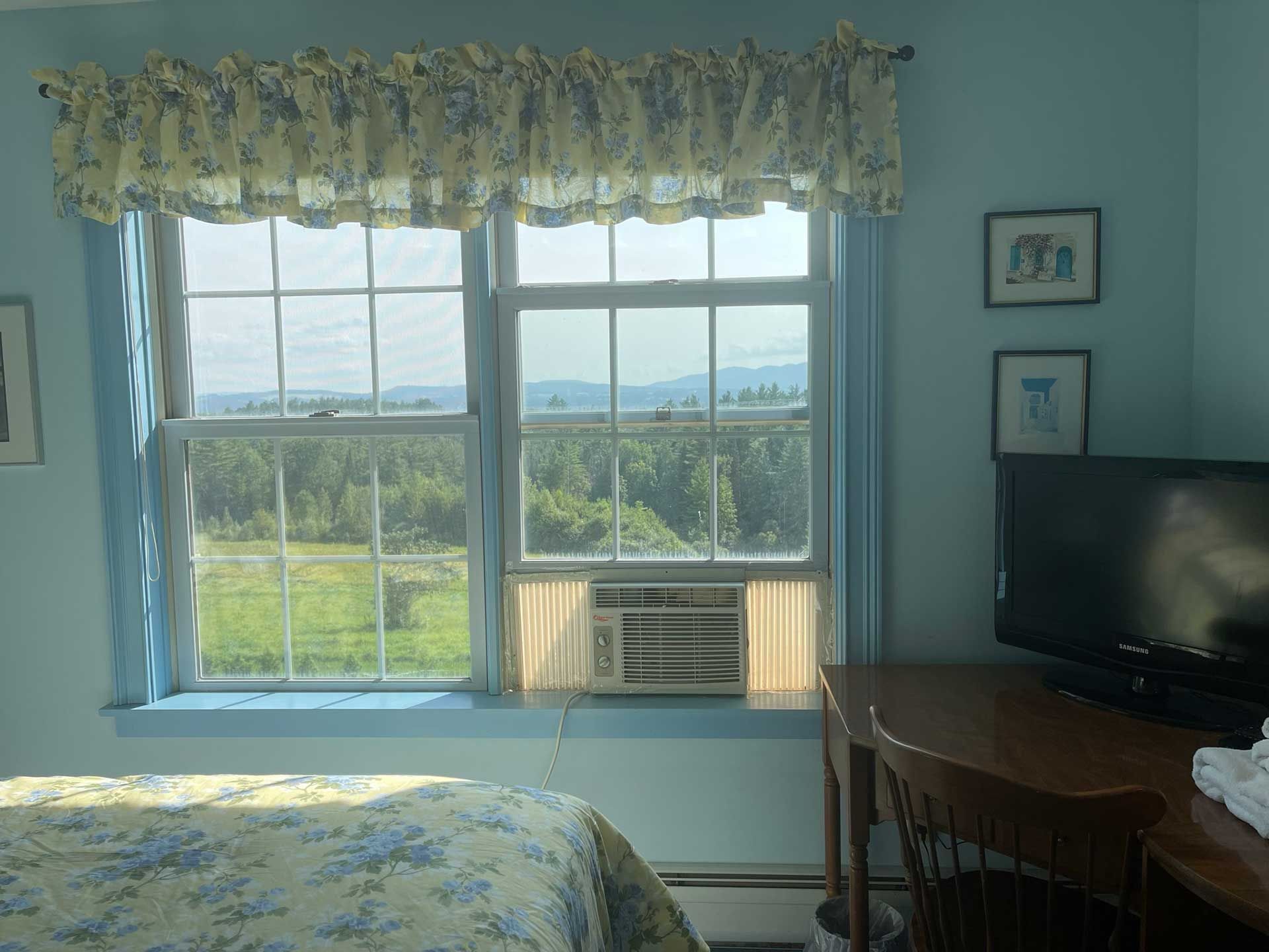 room with AC and TV