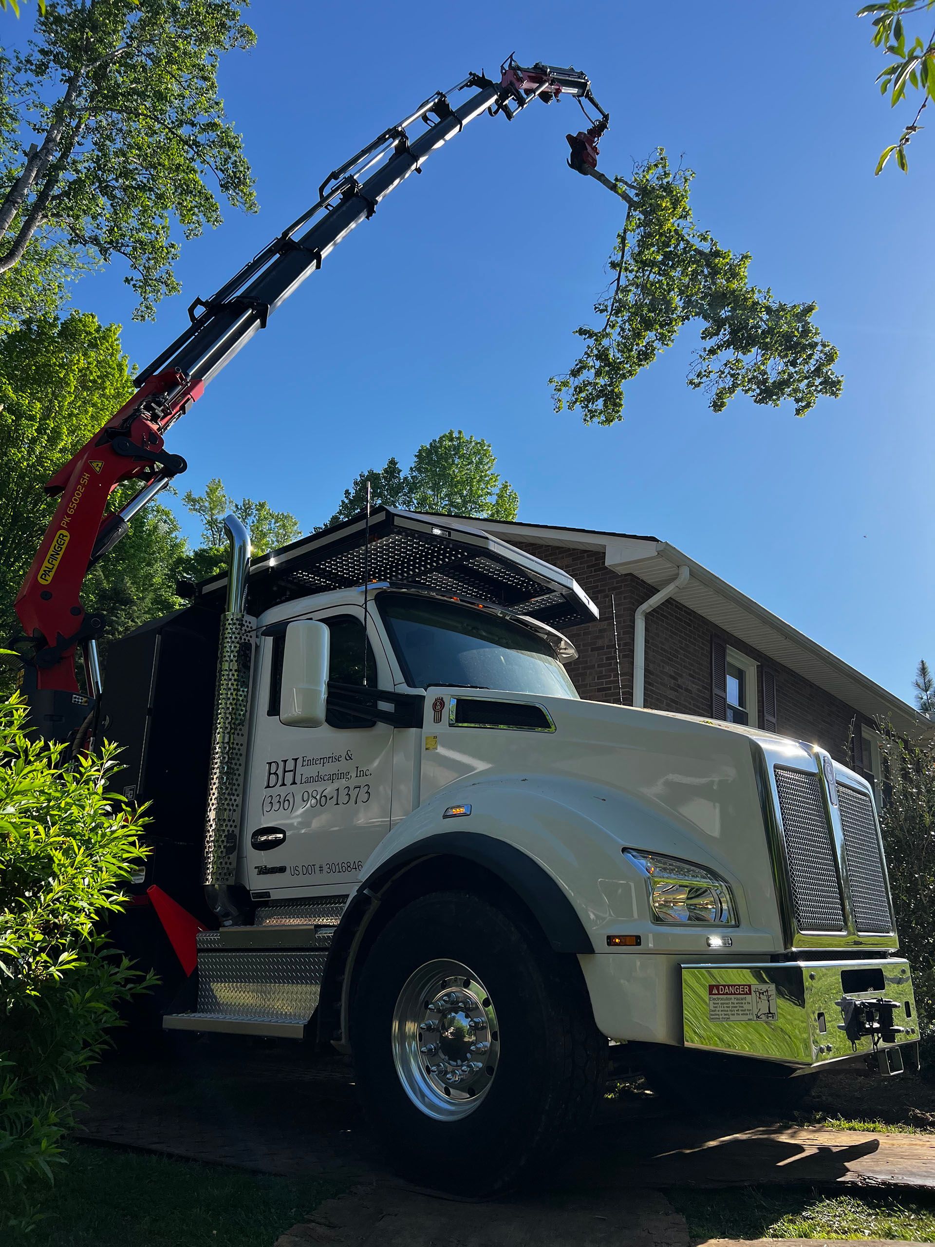 Tree and white grapple truck