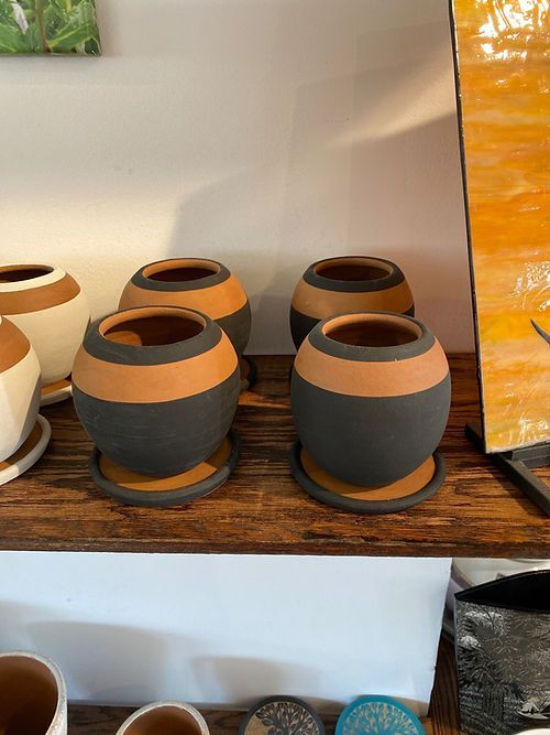 Women of the Cloud Forest Black/Brown w/ Saucer