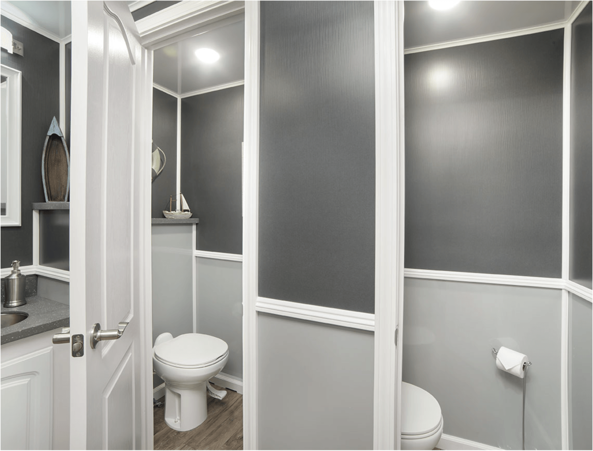 Rembrandt 8 Stall Luxury Restroom Trailers for Rent