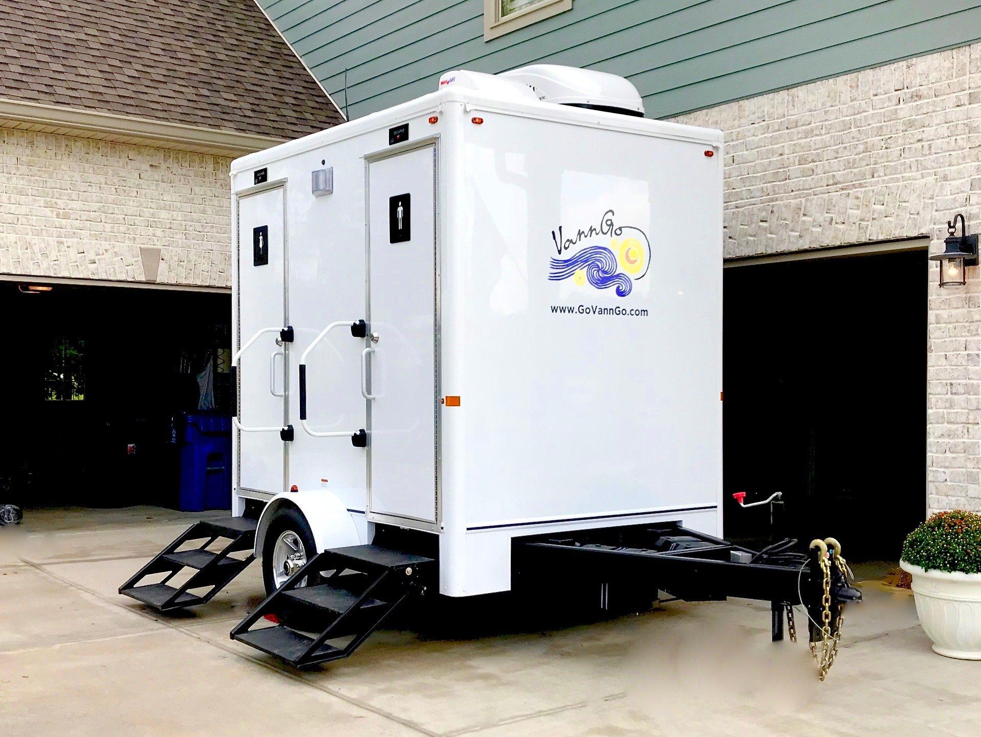 VannGo Luxury Restroom Trailers